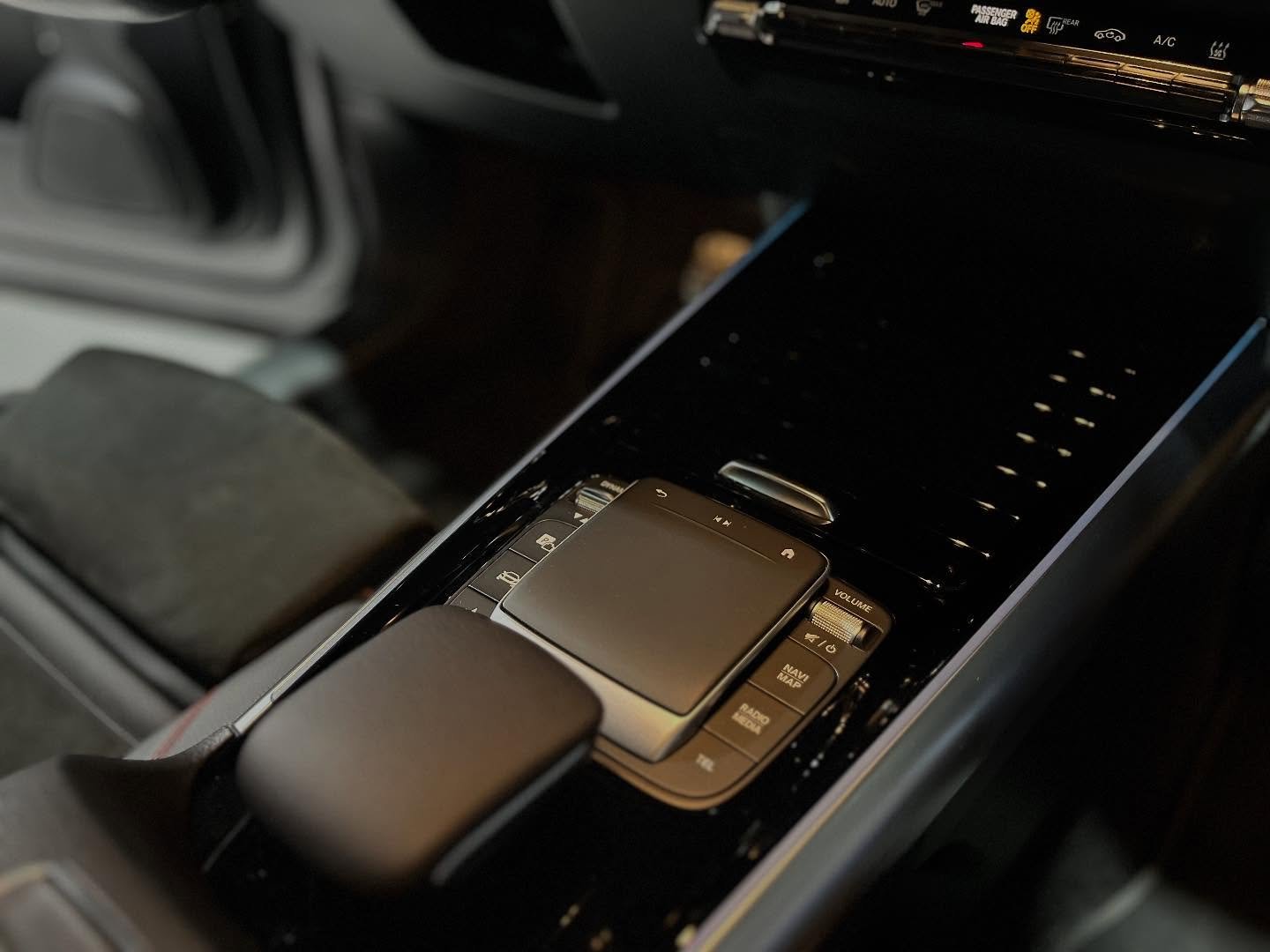 MERCEDES-BENZ GLA 250e AMG