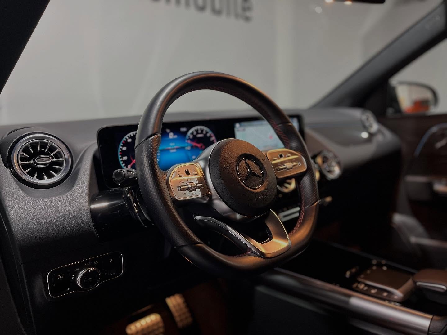 MERCEDES-BENZ GLA 250e AMG