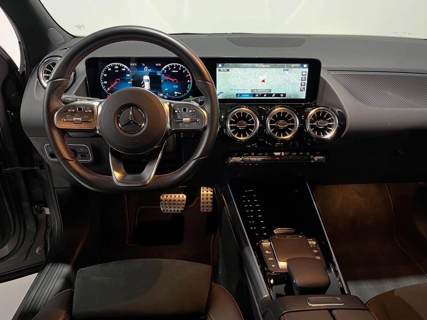 MERCEDES-BENZ GLA 250e AMG