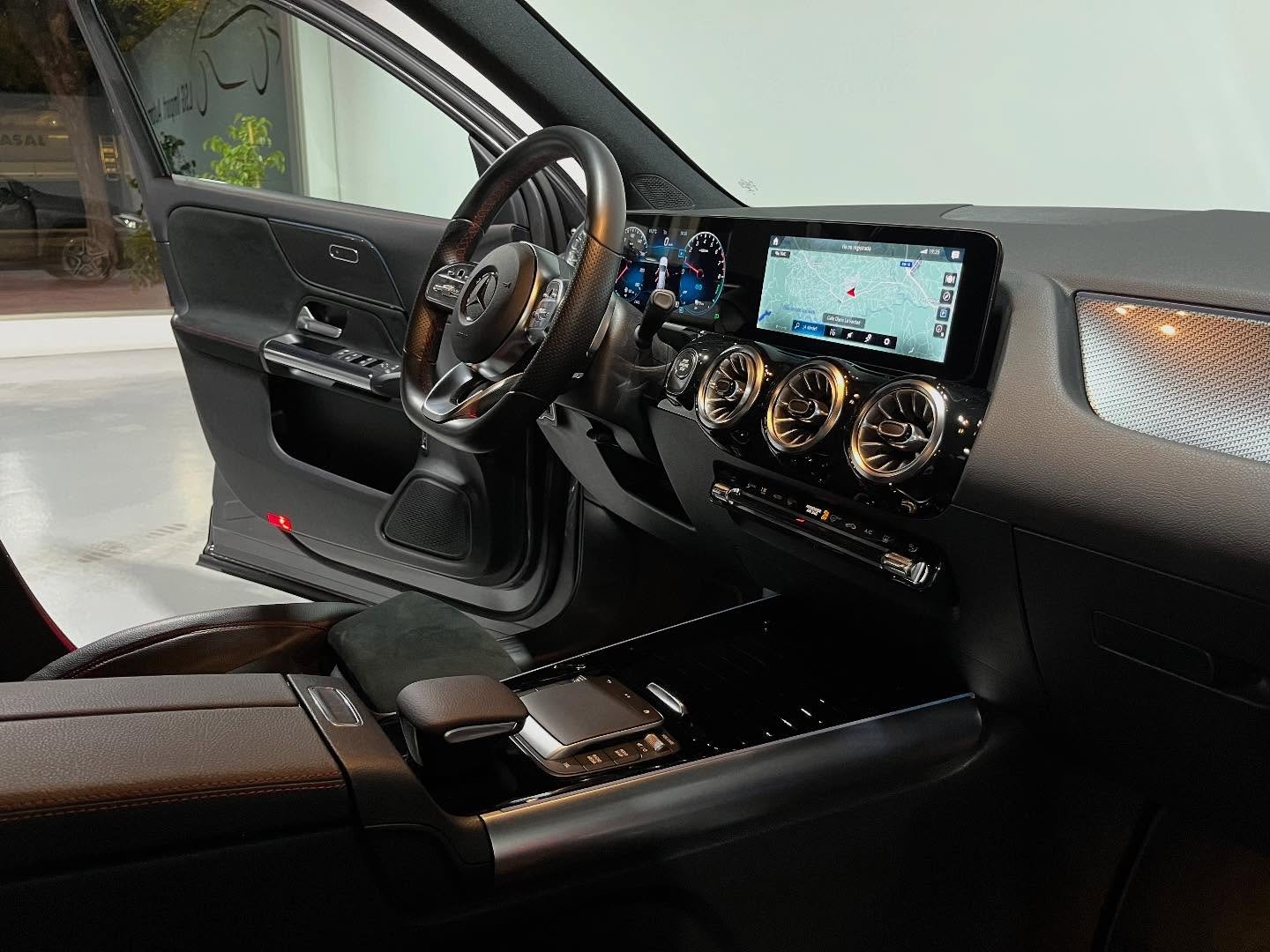 MERCEDES-BENZ GLA 250e AMG