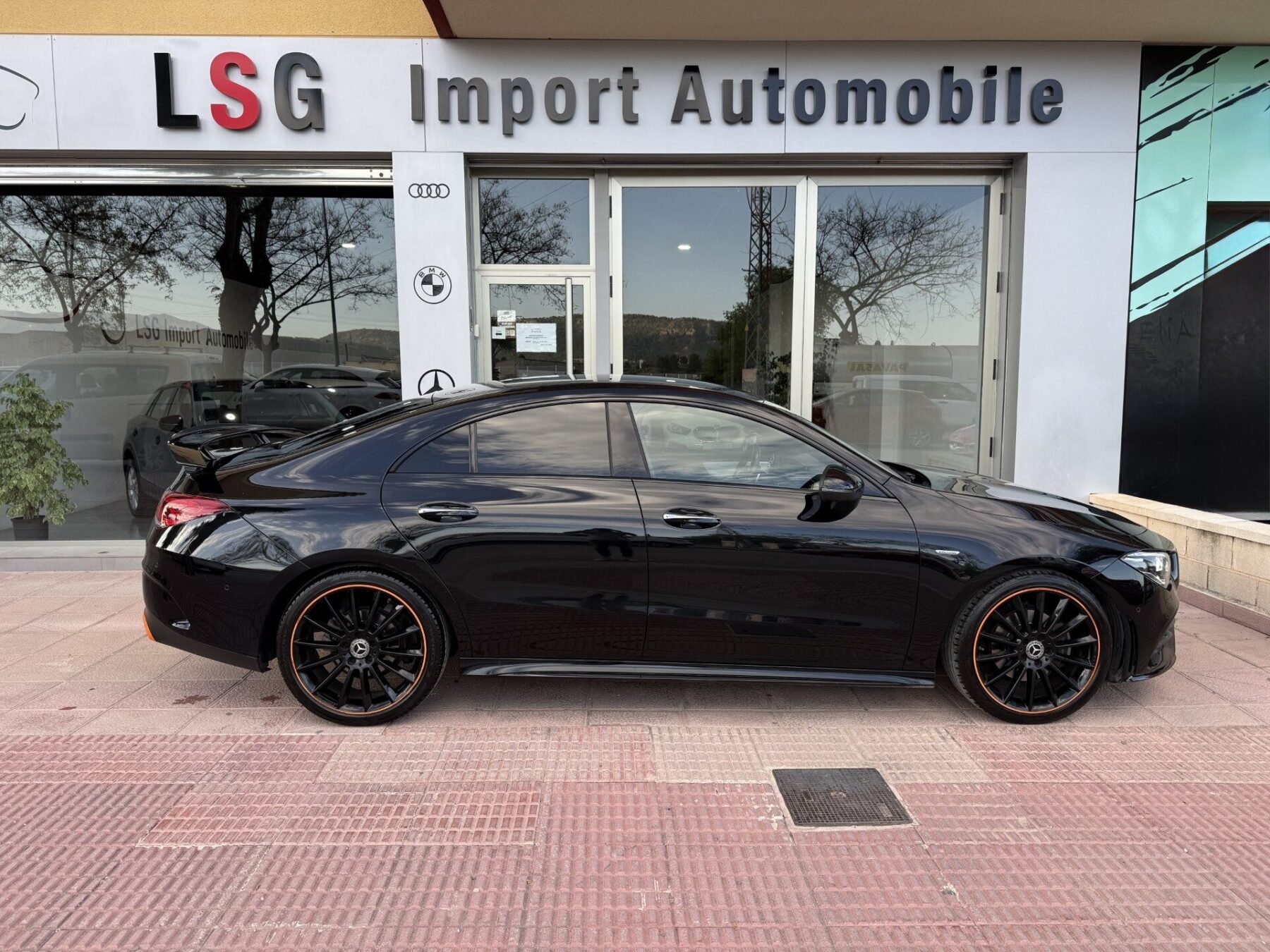 MERCEDES-BENZ CLA Orange Art Edition