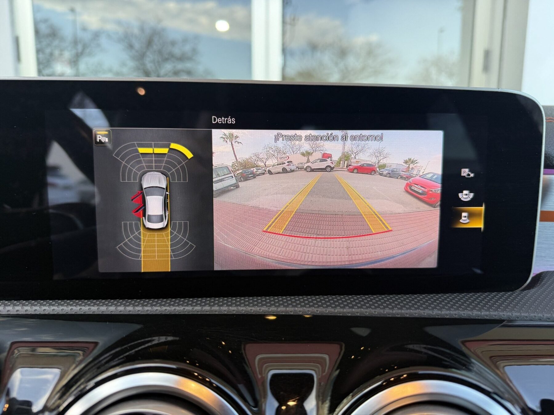 MERCEDES-BENZ CLA Orange Art Edition