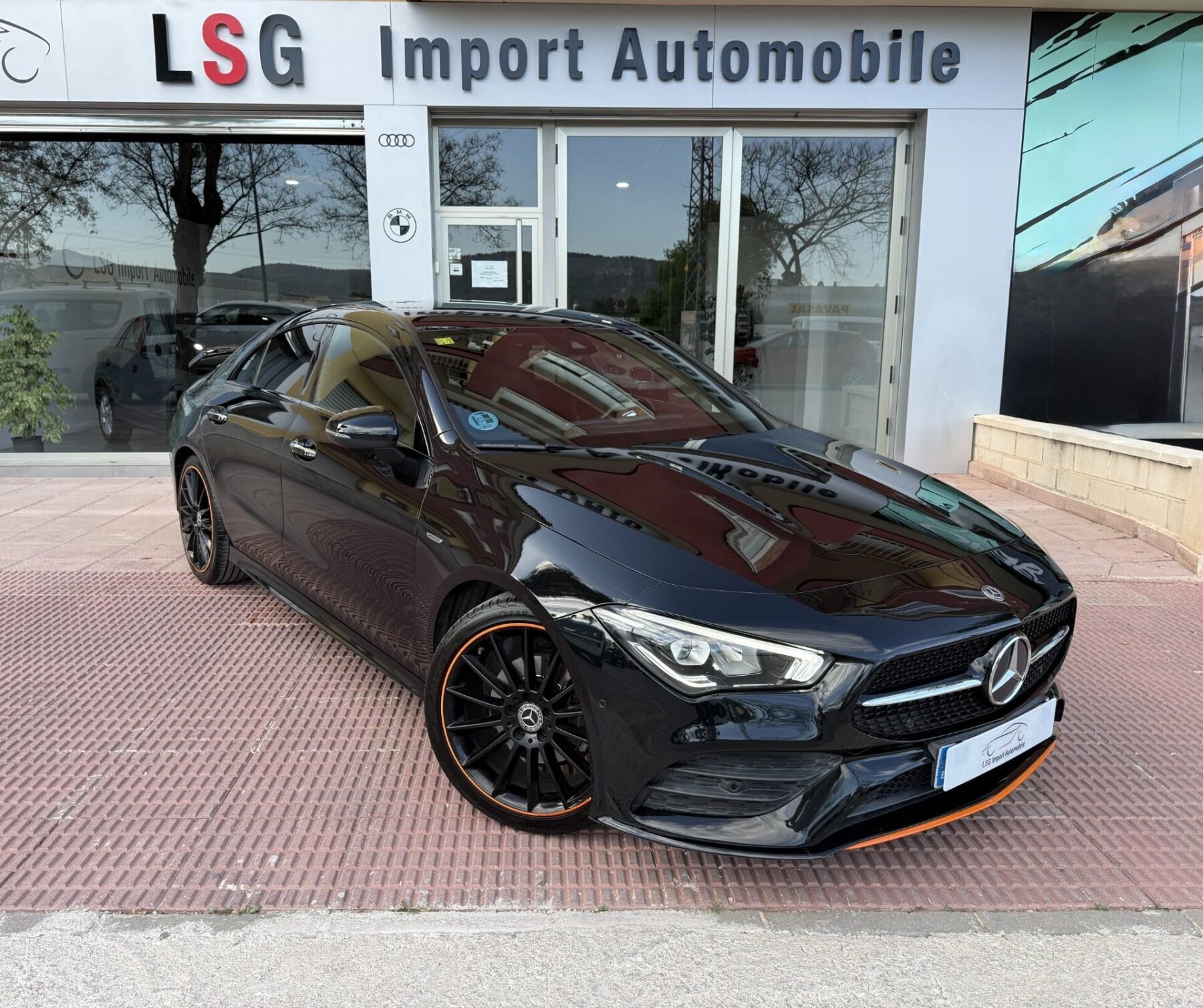 MERCEDES-BENZ CLA Orange Art Edition
