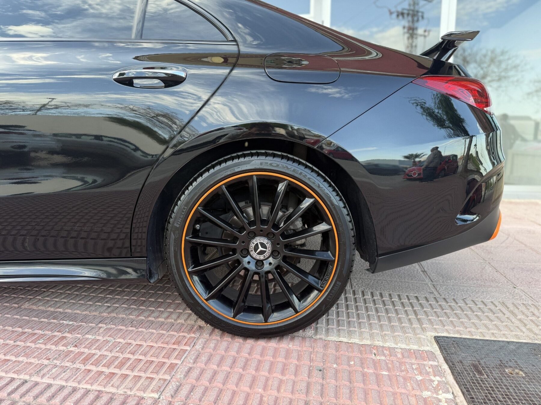 MERCEDES-BENZ CLA Orange Art Edition