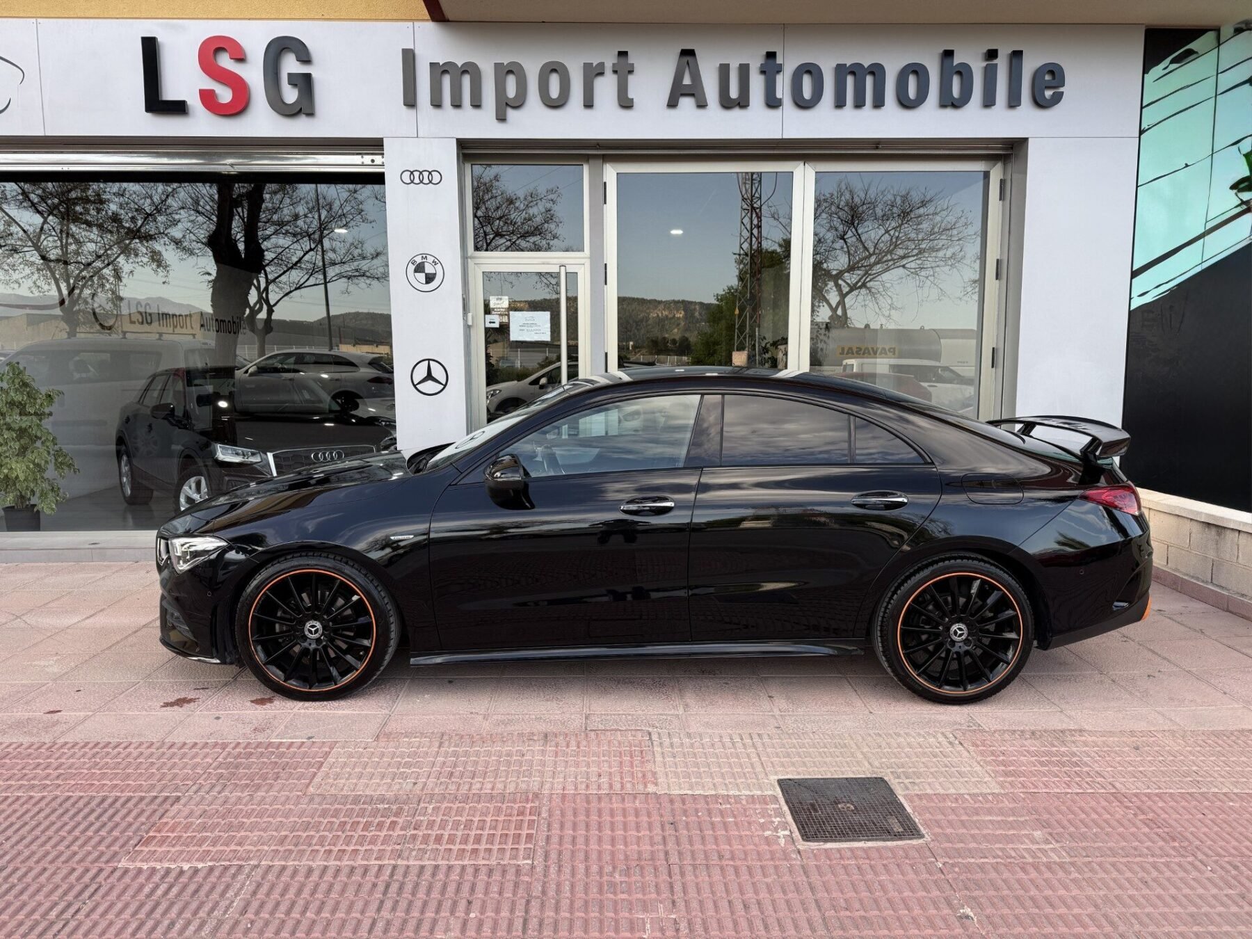 MERCEDES-BENZ CLA Orange Art Edition