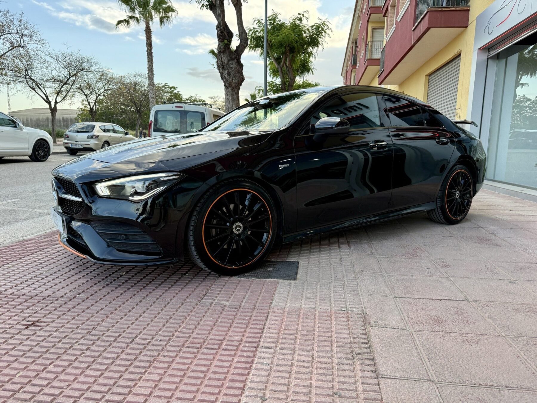 MERCEDES-BENZ CLA Orange Art Edition