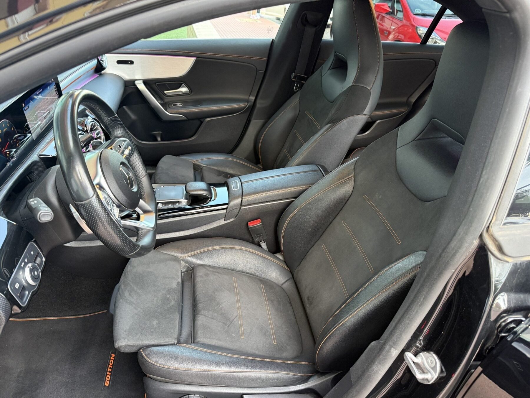 MERCEDES-BENZ CLA Orange Art Edition