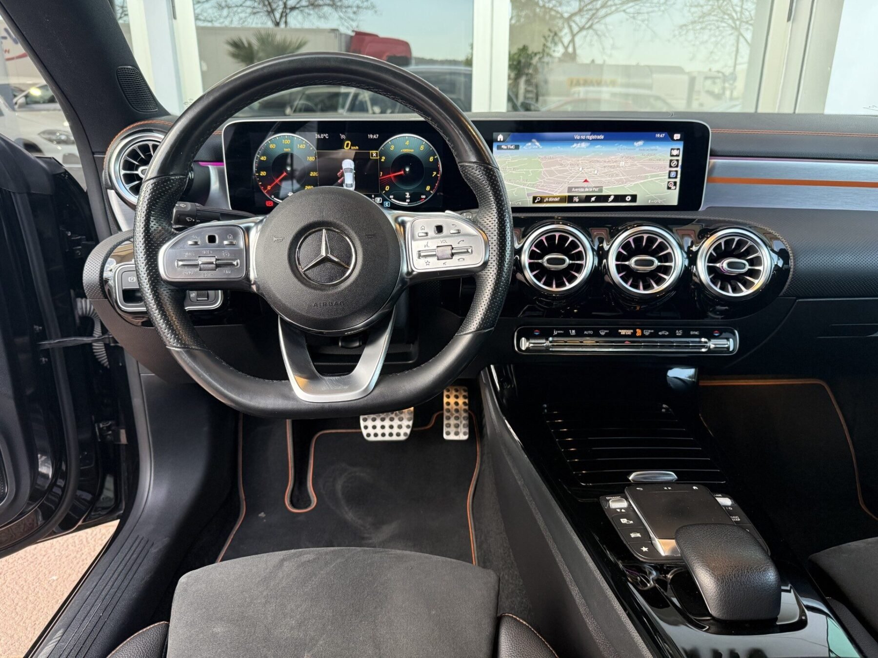 MERCEDES-BENZ CLA Orange Art Edition