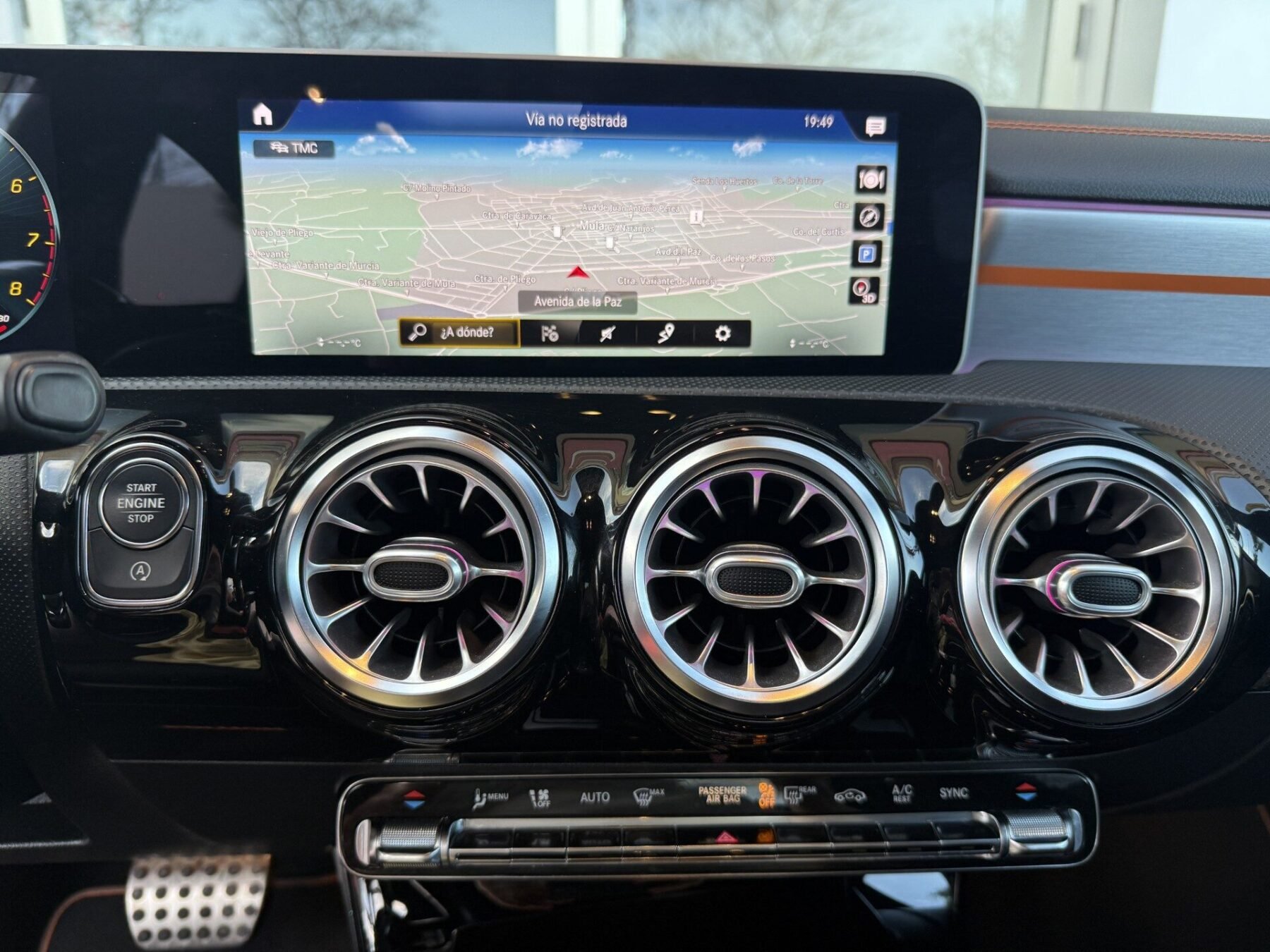 MERCEDES-BENZ CLA Orange Art Edition