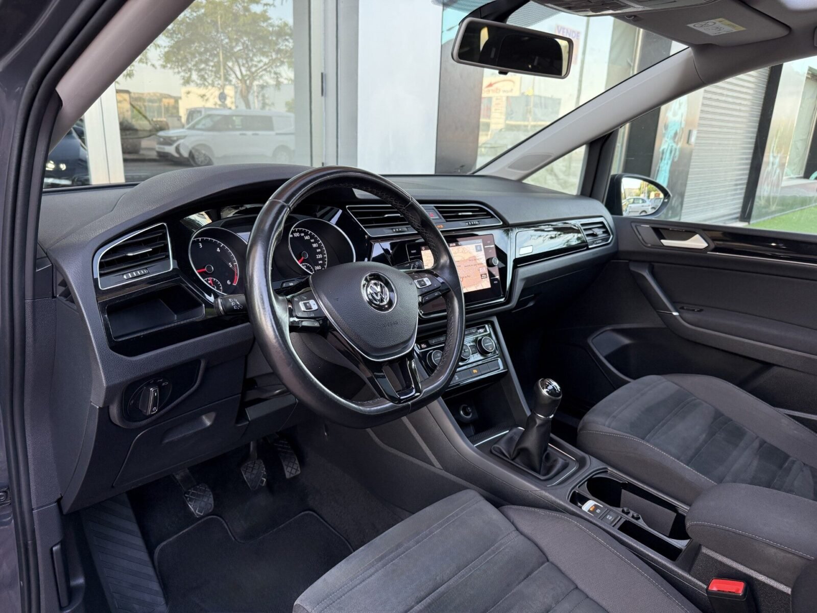 VOLKSWAGEN Touran Advance 2.0 TDI