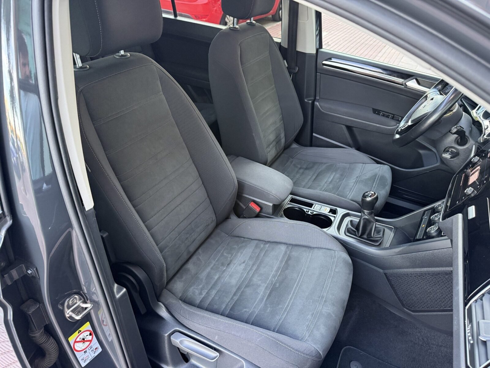 VOLKSWAGEN Touran Advance 2.0 TDI