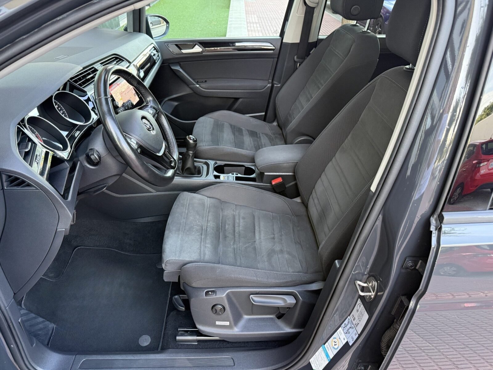 VOLKSWAGEN Touran Advance 2.0 TDI