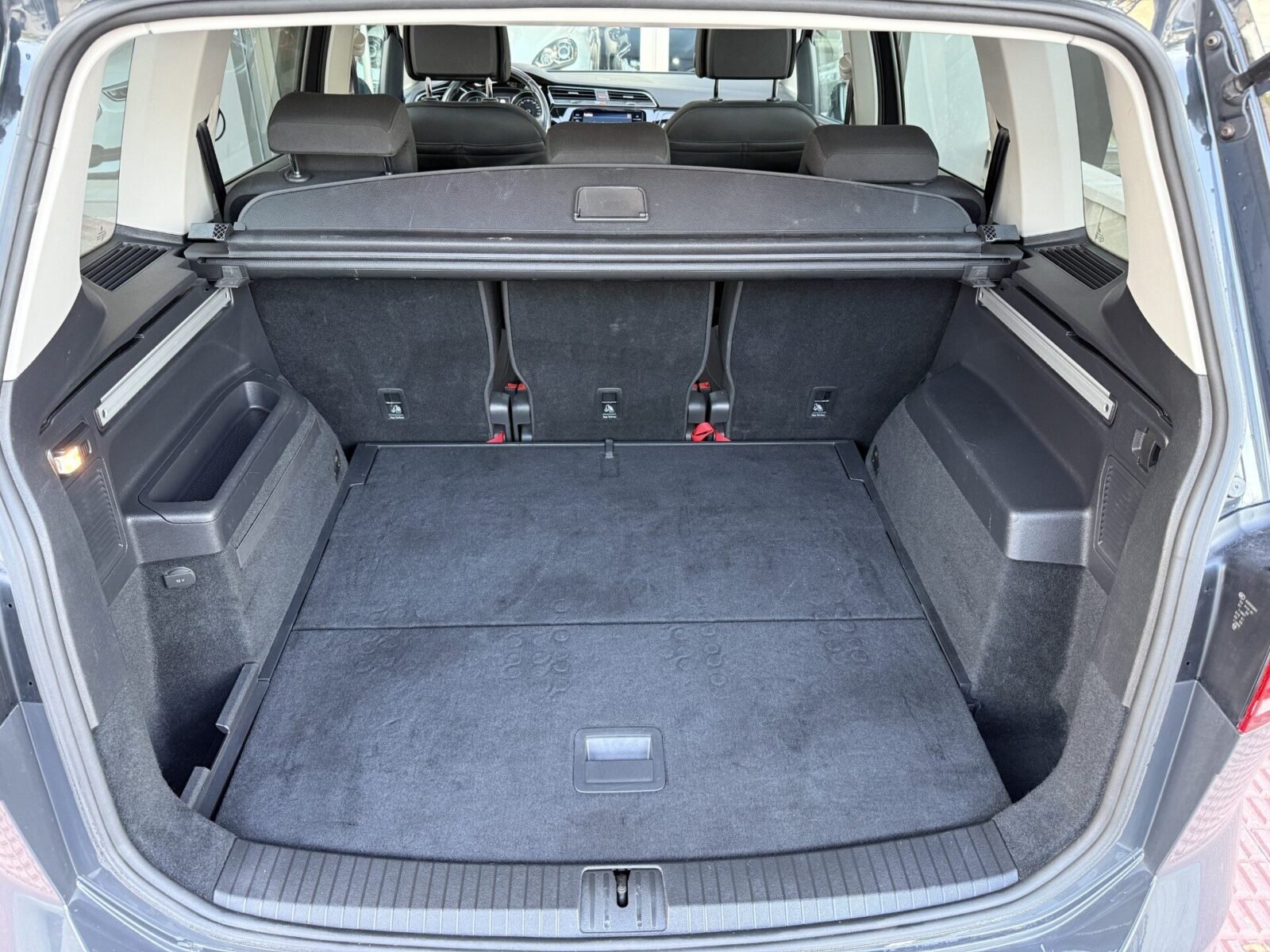 VOLKSWAGEN Touran Advance 2.0 TDI