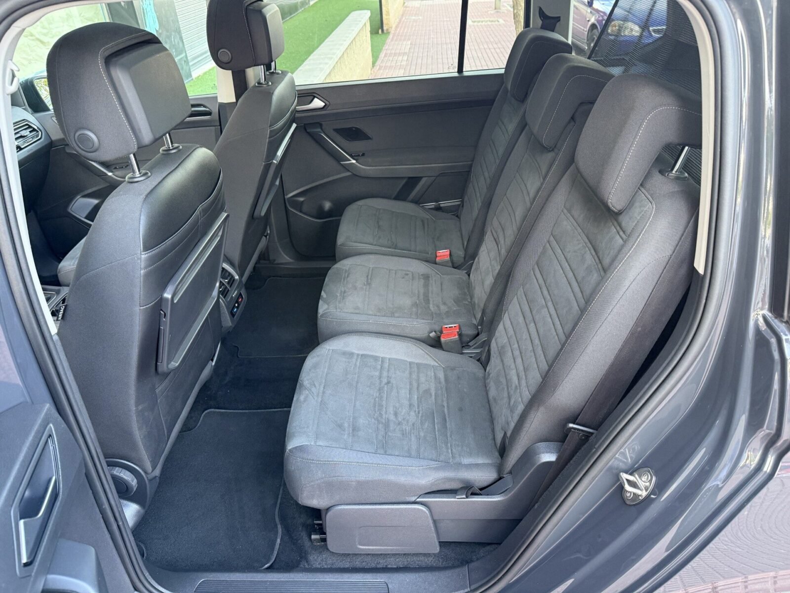 VOLKSWAGEN Touran Advance 2.0 TDI