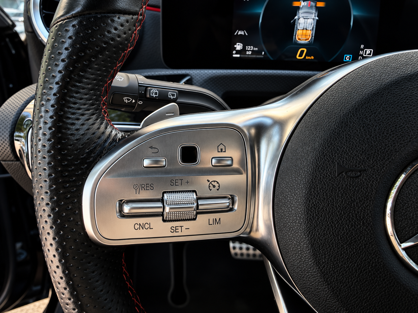 MERCEDES-BENZ A200d AMG