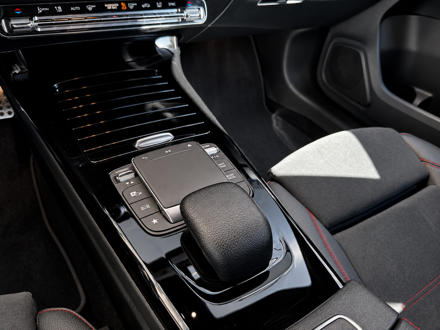 MERCEDES-BENZ A200d AMG