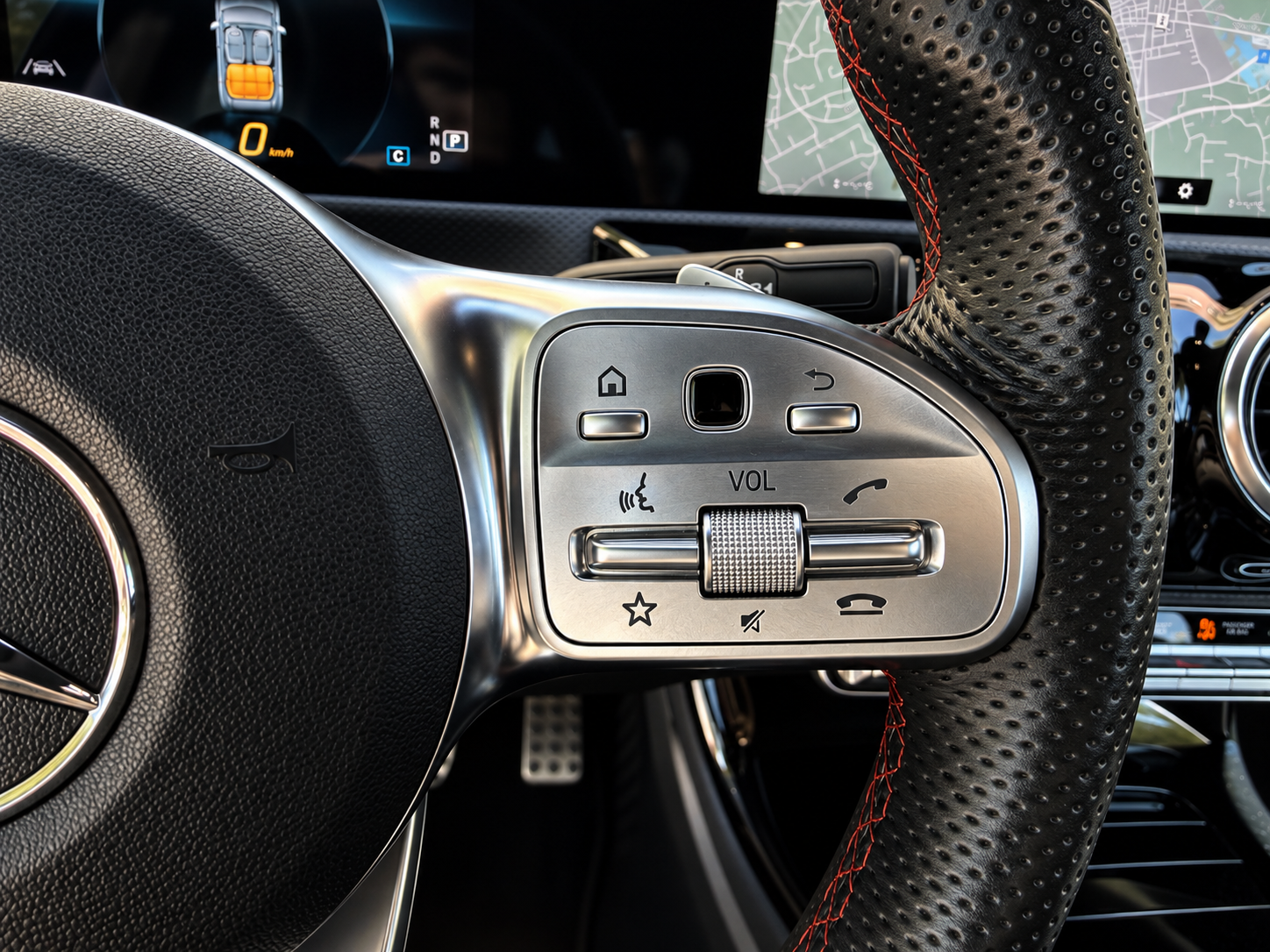 MERCEDES-BENZ A200d AMG