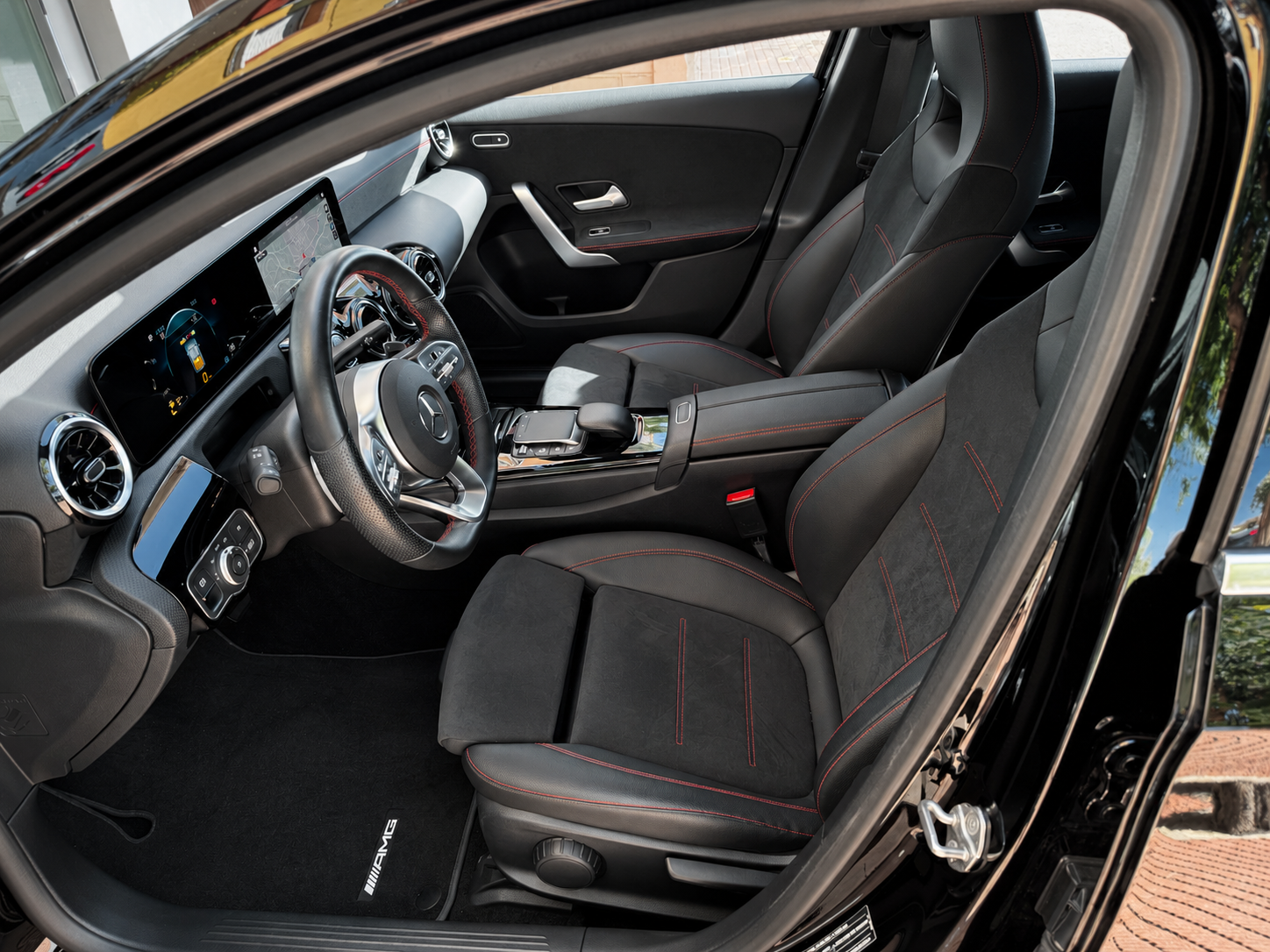 MERCEDES-BENZ A200d AMG